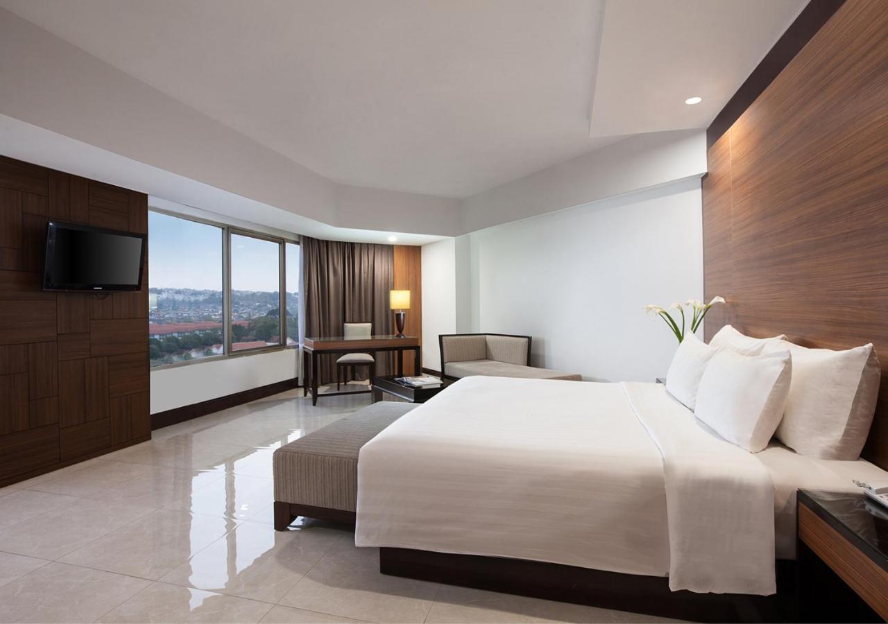 Hotel Santika Premiere Semarang Exterior photo
