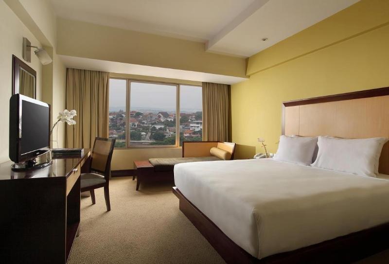 Hotel Santika Premiere Semarang Exterior photo