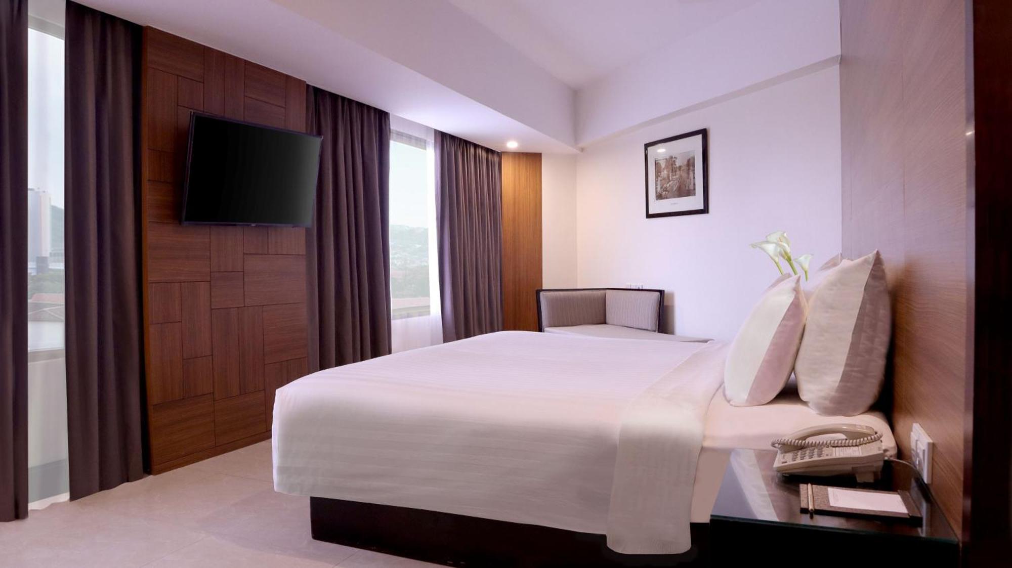 Hotel Santika Premiere Semarang Exterior photo
