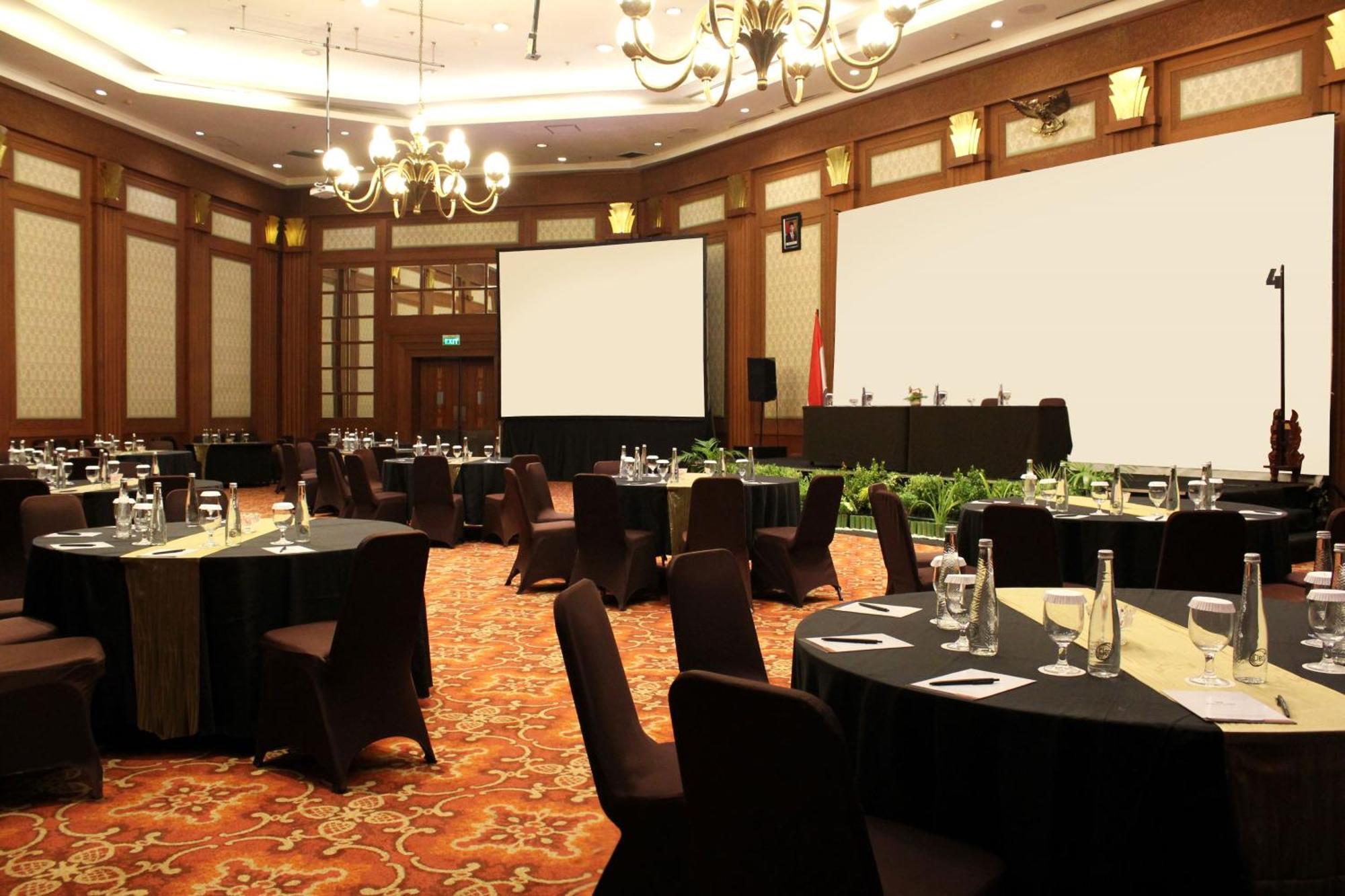Hotel Santika Premiere Semarang Exterior photo